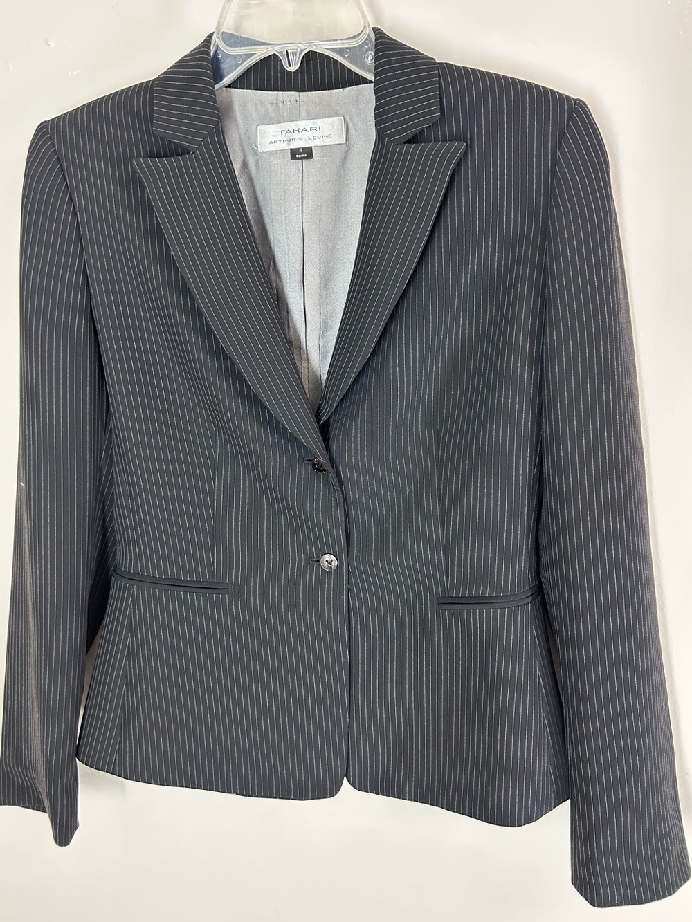 Tahari Arthur S. Levine Women's Black Pinstripe Blazer Jacket Size 4